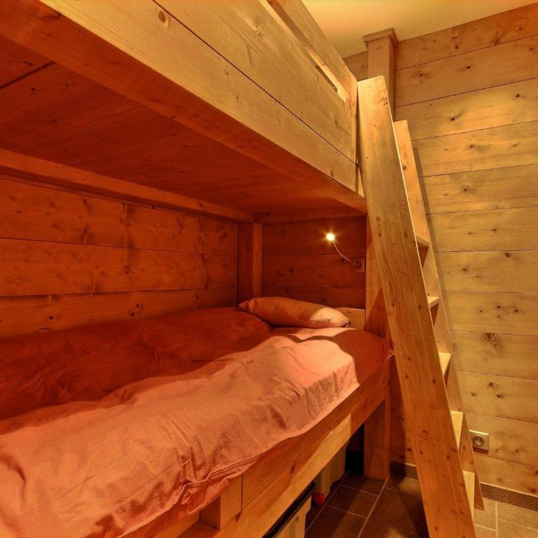 Chalet spacieux avec terrasse et jacuzzi, proche des pistes pour 14 personnes - FR-1-455-268 - Chalet - 15