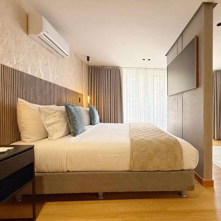 Exclusive Studio El poblado - One-Bedroom Apartment with Balcony - 3