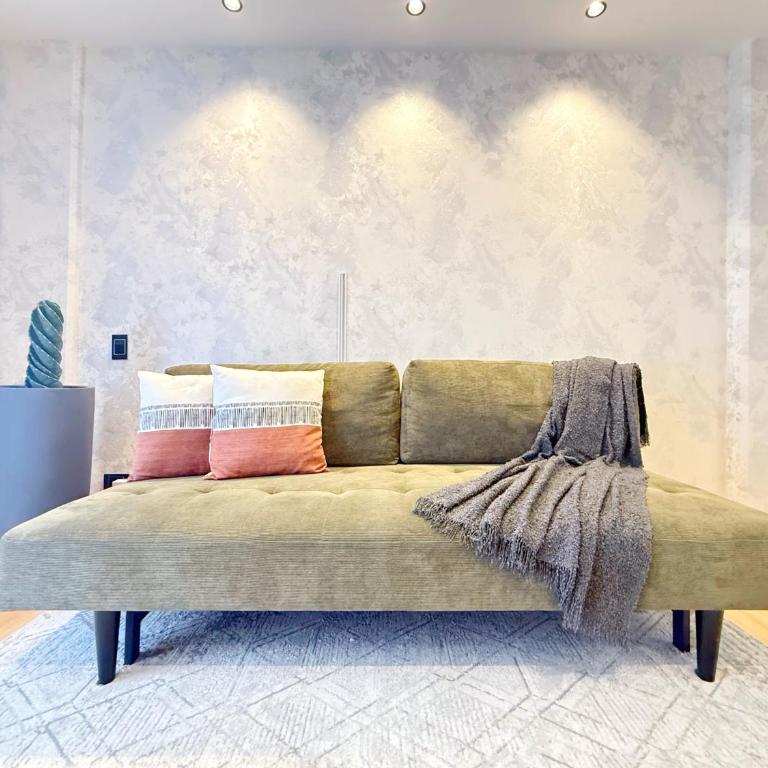 Exclusive Studio El poblado - One-Bedroom Apartment with Balcony - 7