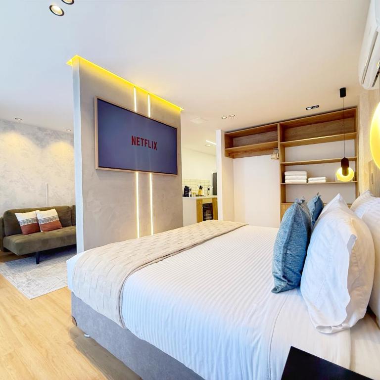 Exclusive Studio El poblado - One-Bedroom Apartment with Balcony - 2