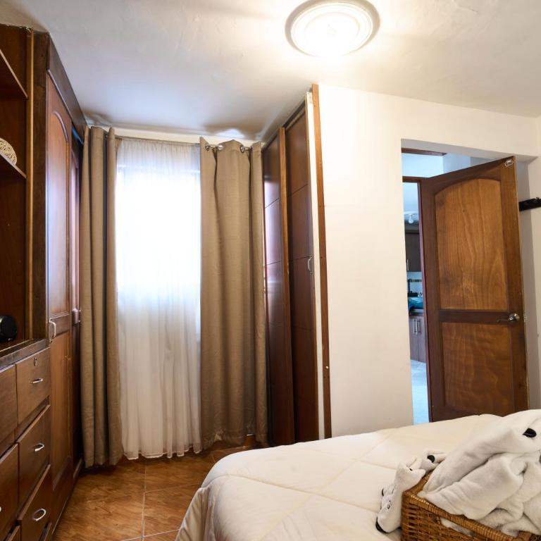 Casa grande cerca al Poblado - Three-Bedroom Apartment - 16