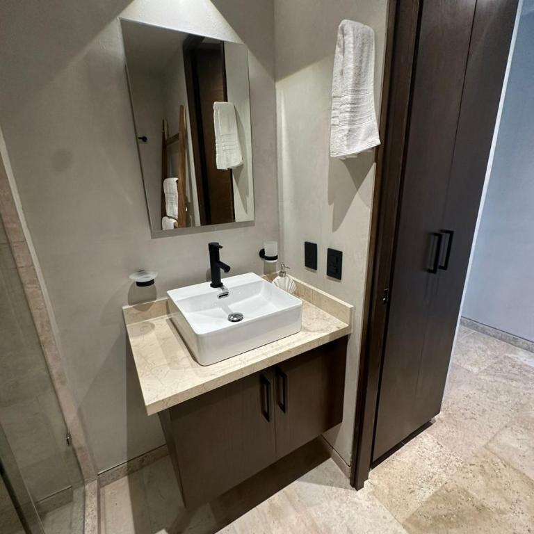 Studio with balcony in the downtown, WiFi 150MB, laundry and parking free - Apartamento de 1 dormitorio - 14