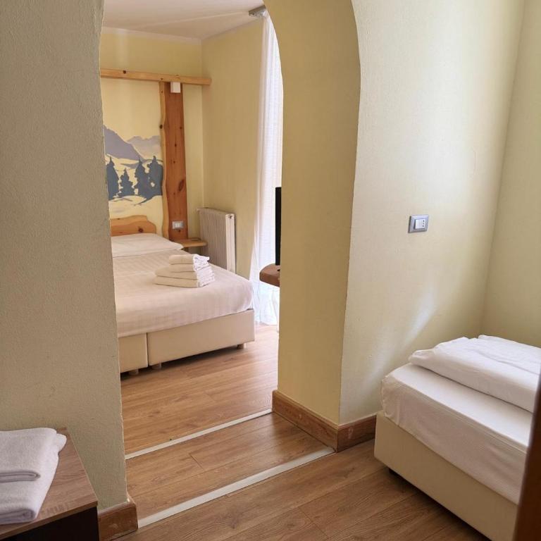 Park Hotel Faloria - Camera Tripla Basic - 3