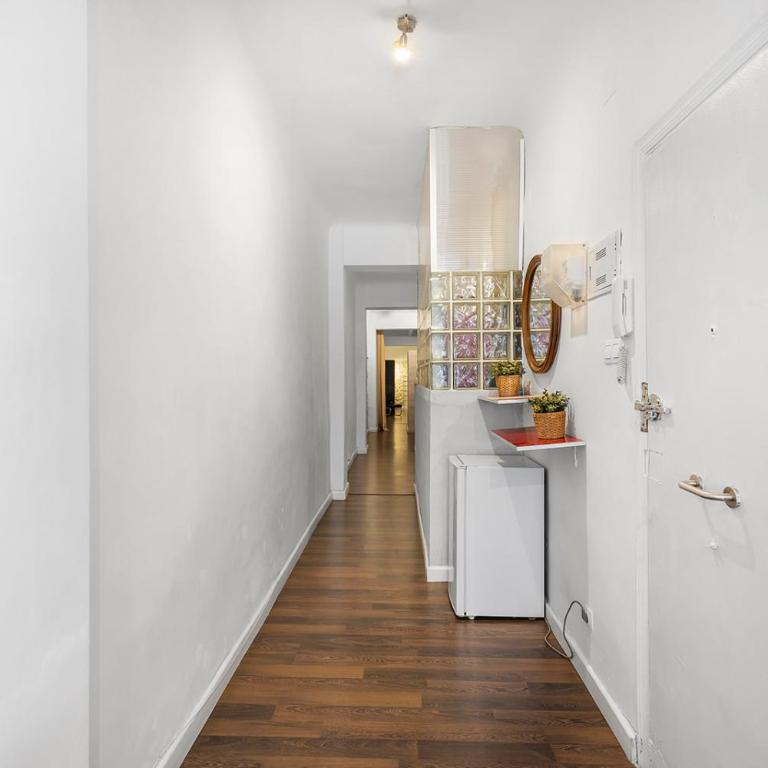 Open-concept apartment near Central Market - One-Bedroom Apartment - 7