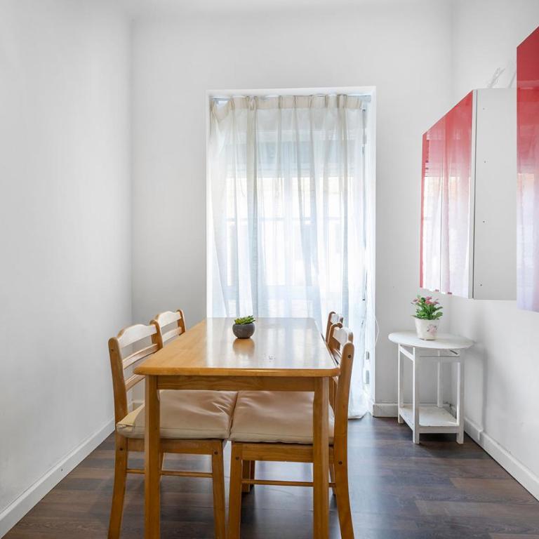 Open-concept apartment near Central Market - One-Bedroom Apartment - 5