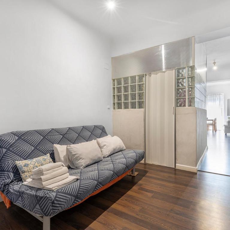 Open-concept apartment near Central Market - One-Bedroom Apartment - 8