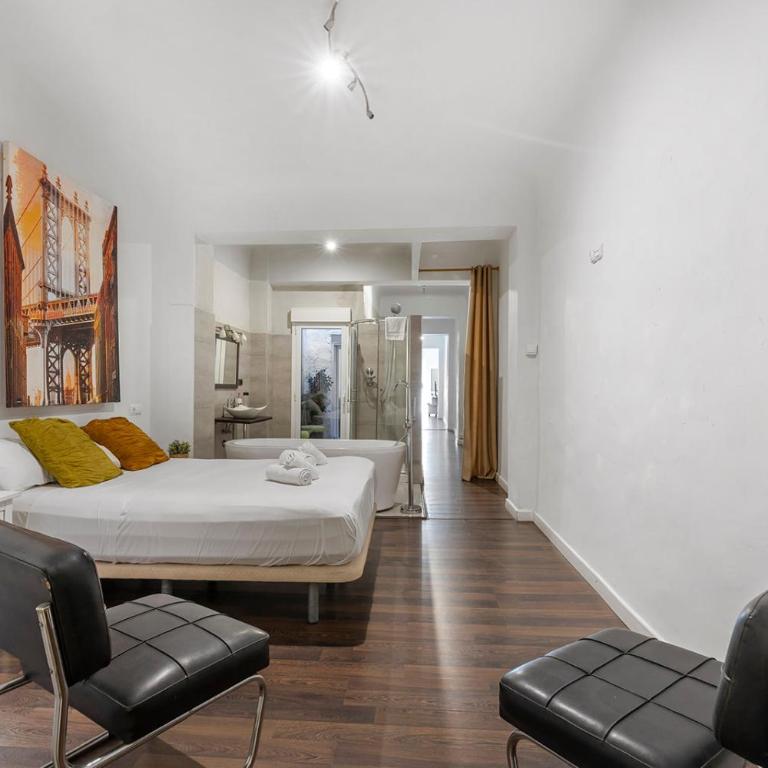 Open-concept apartment near Central Market - One-Bedroom Apartment - 20