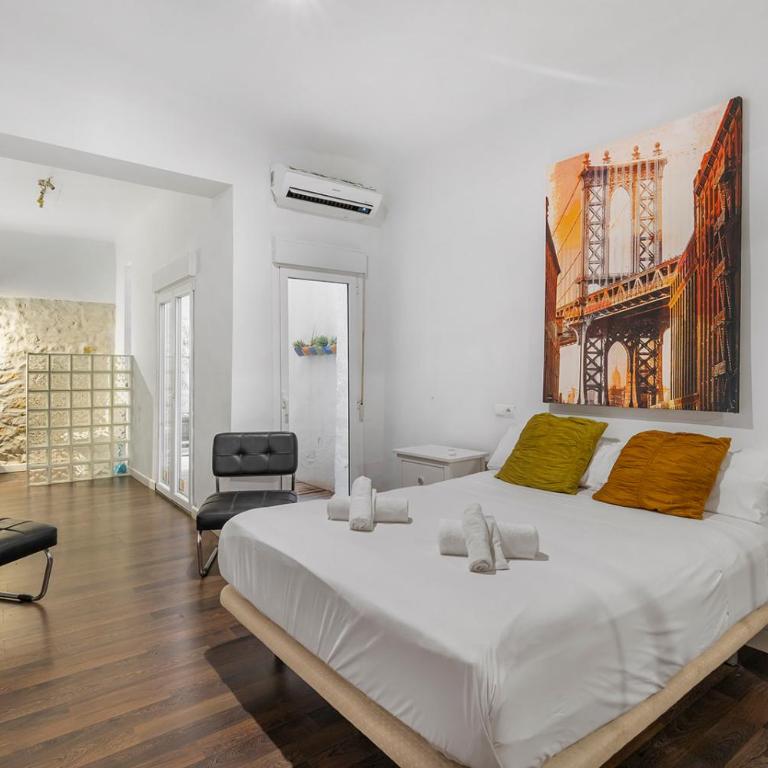 Open-concept apartment near Central Market - One-Bedroom Apartment - 19