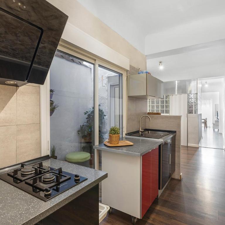 Open-concept apartment near Central Market - One-Bedroom Apartment - 16