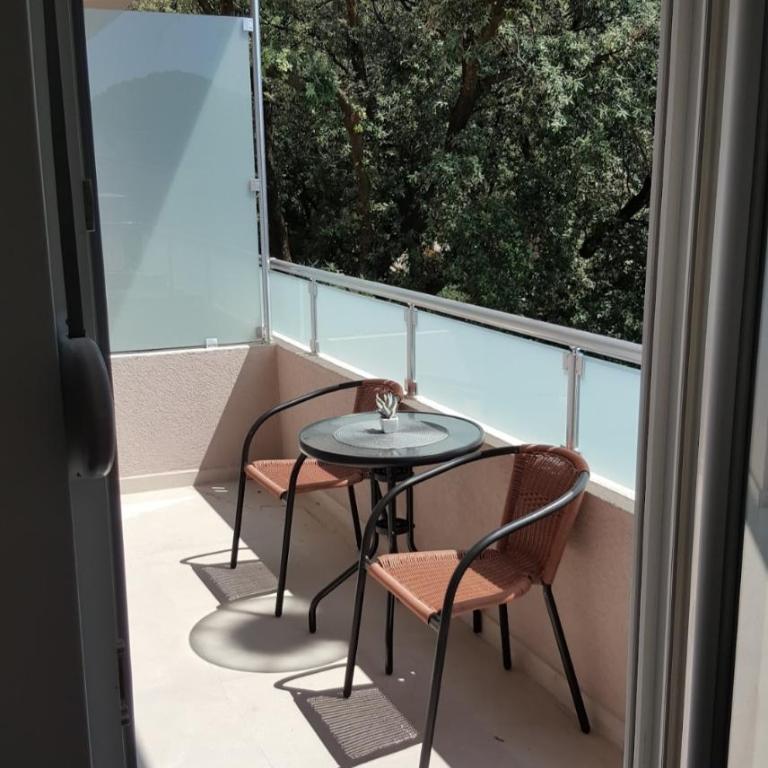 Duplex Apartman Centar - Two-Bedroom Apartment with Balcony - 9