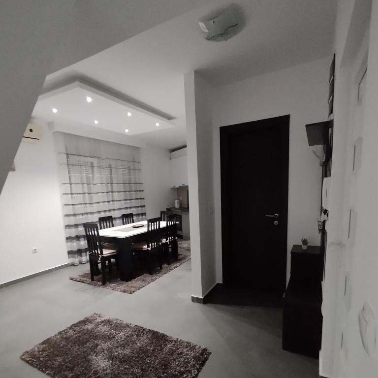 Duplex Apartman Centar - Two-Bedroom Apartment with Balcony - 10