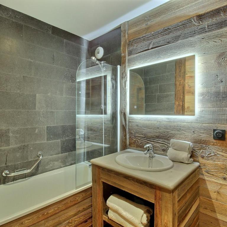 ARC 1950 - Appartement 10 personnes Duplex Cheminée - ski aux pieds - Sauna, Hammam, Jacuzzi, Piscine - Apartamento de 3 dormitorios con vistas a las montañas - 24