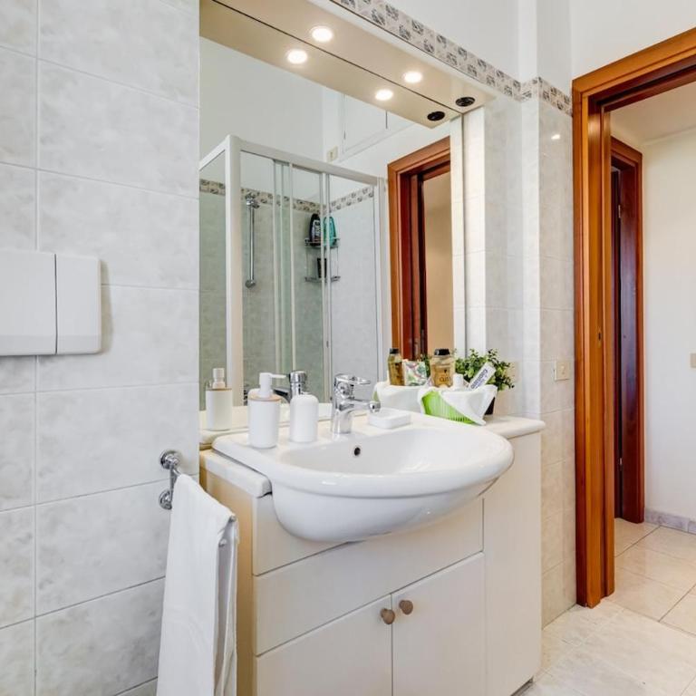 Karolina's Home, 2-BDR at Vatican - Appartamento con 2 Camere da Letto - 16