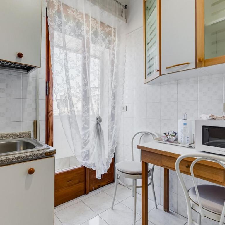 Karolina's Home, 2-BDR at Vatican - Appartamento con 2 Camere da Letto - 53