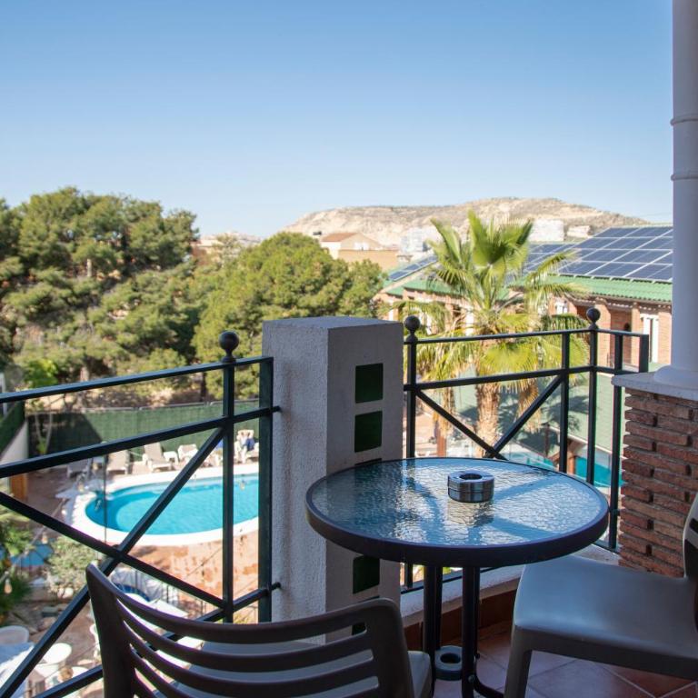 Hotel Boutique Calas de Alicante - Family Room with Garden View (3 adults) - 3
