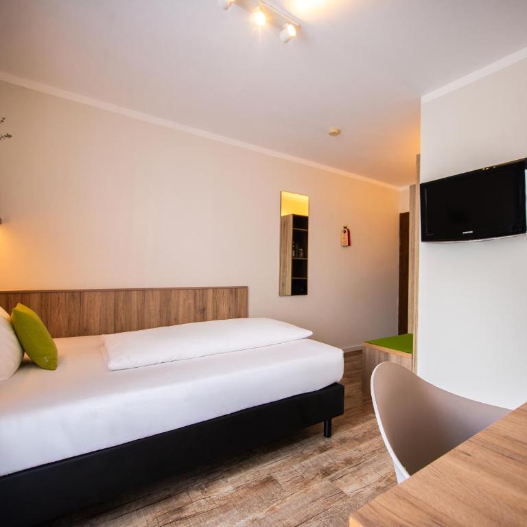 Hotel Perlach Allee by Blattl - Double Room - Queen Size Bed - 15