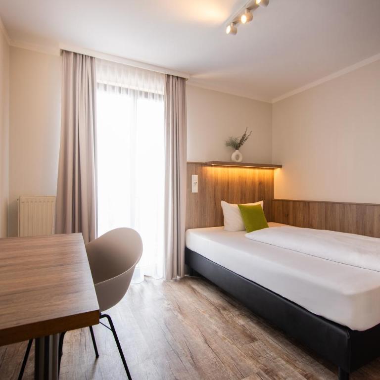 Hotel Perlach Allee by Blattl - Double Room - Queen Size Bed - 14