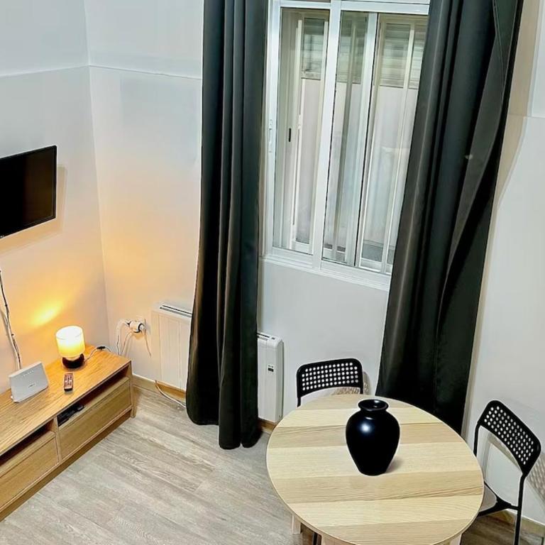Lavapies Love Nest - One-Bedroom Apartment - 11