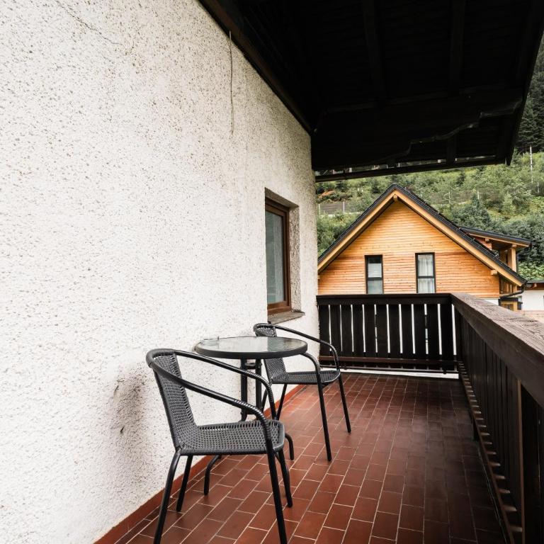 Alpenpension Haslinger - Doppelzimmer mit Bergblick - 3