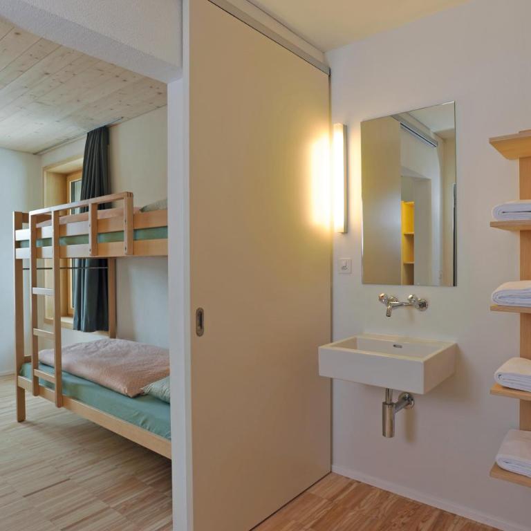 St. Moritz Youth Hostel - Habitación Doble con ducha - 4