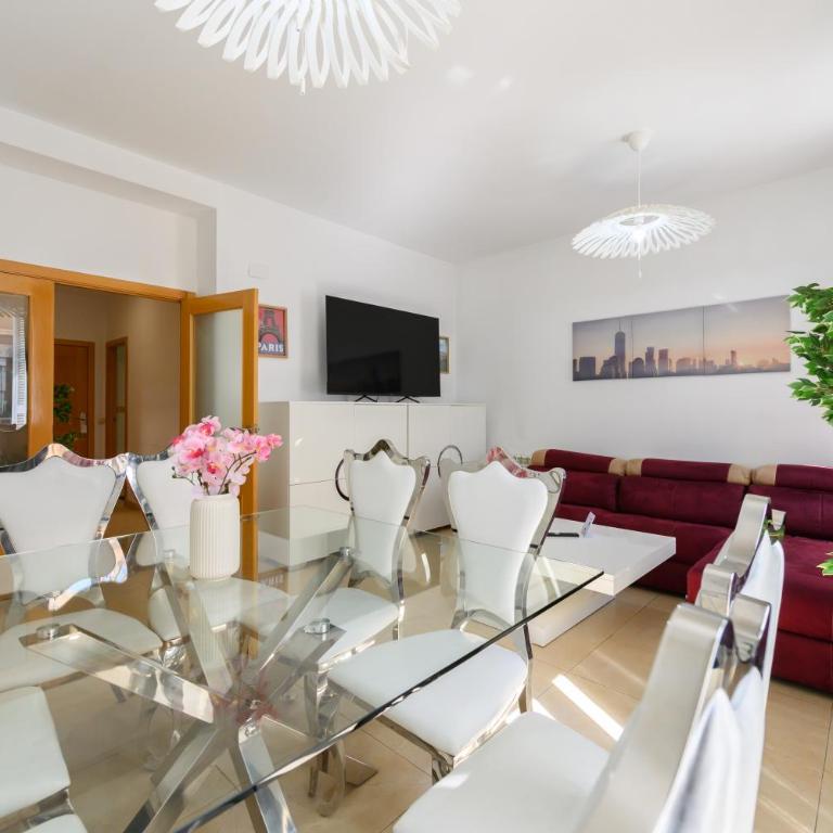 Apartamento de 2 Dormitorios a Pasos de Gran Vía Vive en el Corazón de Madrid DIN133B - Two-Bedroom Apartment - 1