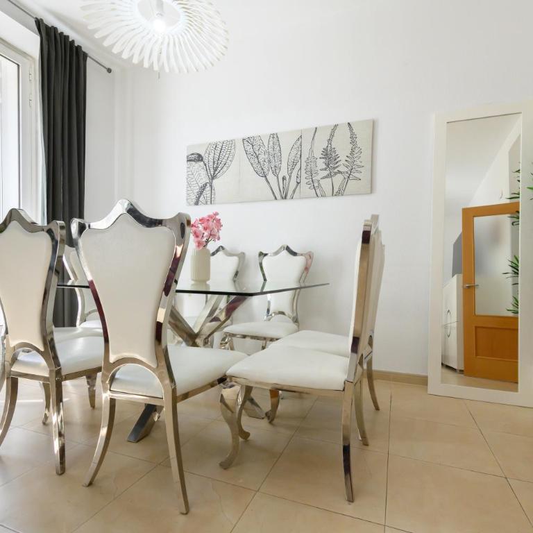 Apartamento de 2 Dormitorios a Pasos de Gran Vía Vive en el Corazón de Madrid DIN133B - Two-Bedroom Apartment - 12