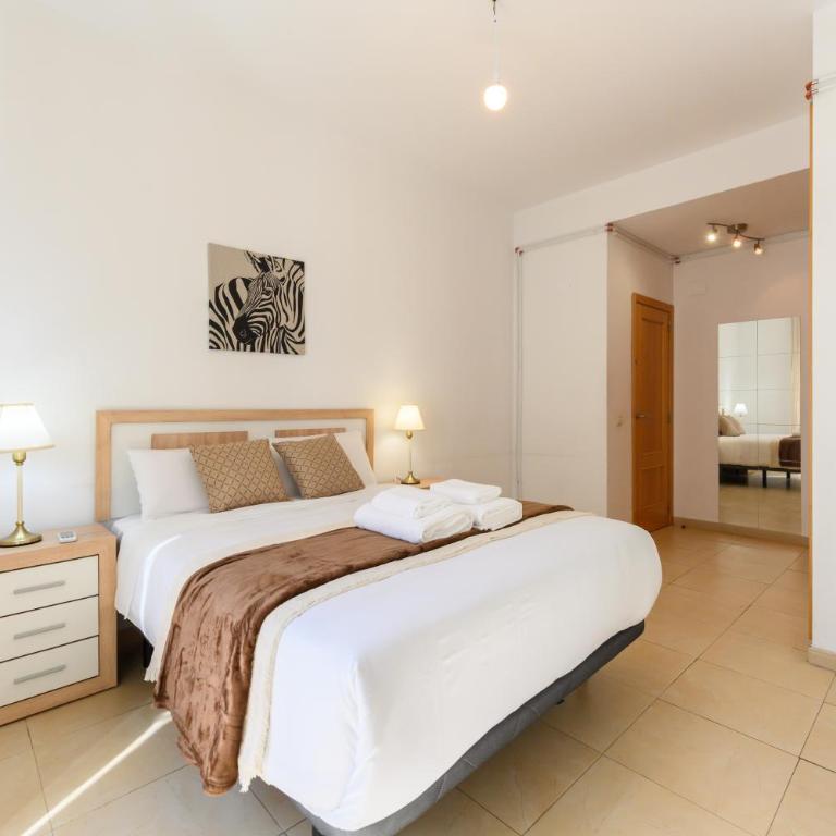 Apartamento de 2 Dormitorios a Pasos de Gran Vía Vive en el Corazón de Madrid DIN133B - Two-Bedroom Apartment - 14