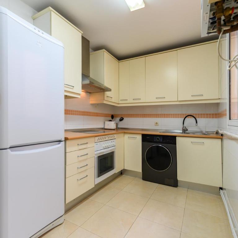 Apartamento de 2 Dormitorios a Pasos de Gran Vía Vive en el Corazón de Madrid DIN133B - Two-Bedroom Apartment - 15