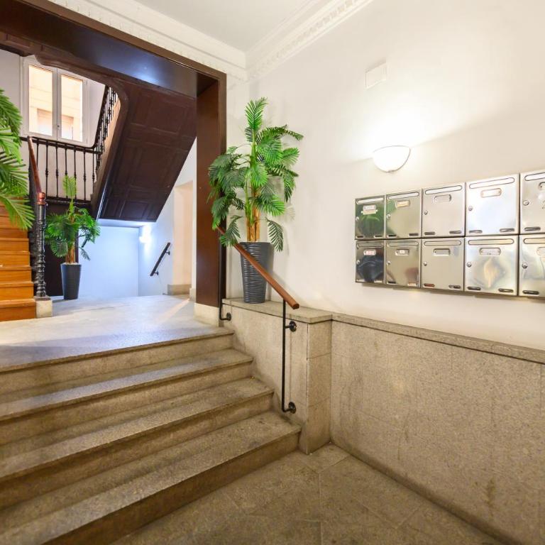 Apartamento de 2 Dormitorios a Pasos de Gran Vía Vive en el Corazón de Madrid DIN133B - Two-Bedroom Apartment - 26