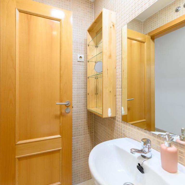 Apartamento de 2 Dormitorios a Pasos de Gran Vía Vive en el Corazón de Madrid DIN133B - Two-Bedroom Apartment - 32