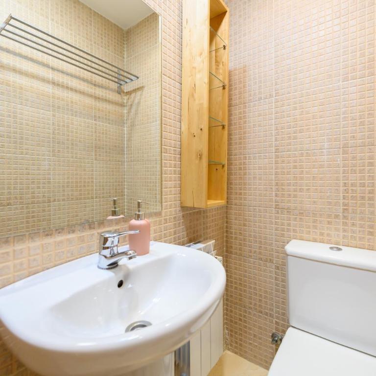 Apartamento de 2 Dormitorios a Pasos de Gran Vía Vive en el Corazón de Madrid DIN133B - Two-Bedroom Apartment - 35
