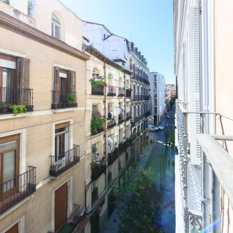 Apartamento de 2 Dormitorios a Pasos de Gran Vía Vive en el Corazón de Madrid DIN133B - Two-Bedroom Apartment - 37