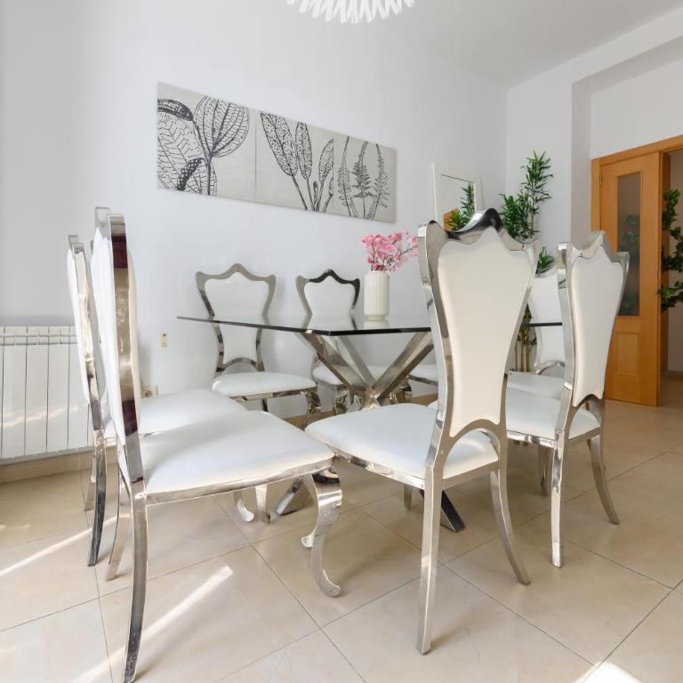 Apartamento de 2 Dormitorios a Pasos de Gran Vía Vive en el Corazón de Madrid DIN133B - Two-Bedroom Apartment - 45