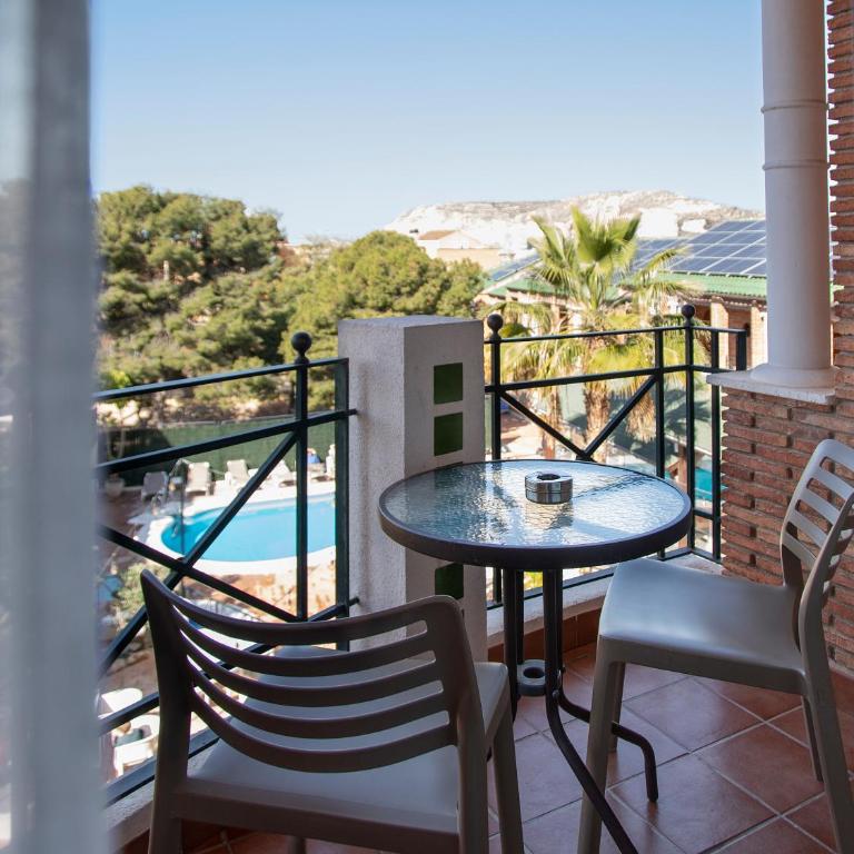 Hotel Boutique Calas de Alicante - Family Room with Garden View (3 adults) - 4