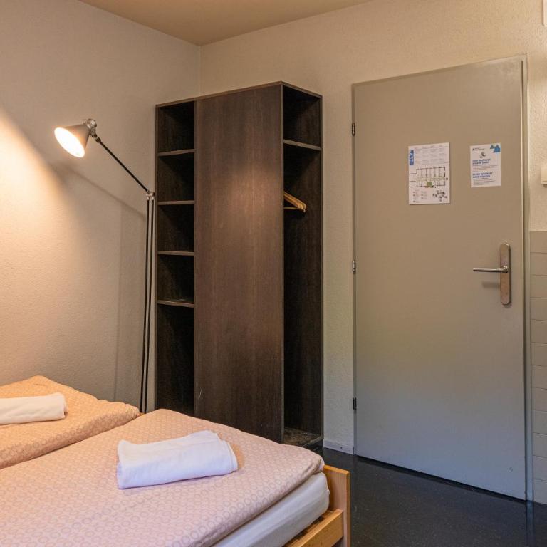 Zermatt Youth Hostel - Doppelzimmer mit eigenem Bad - 1