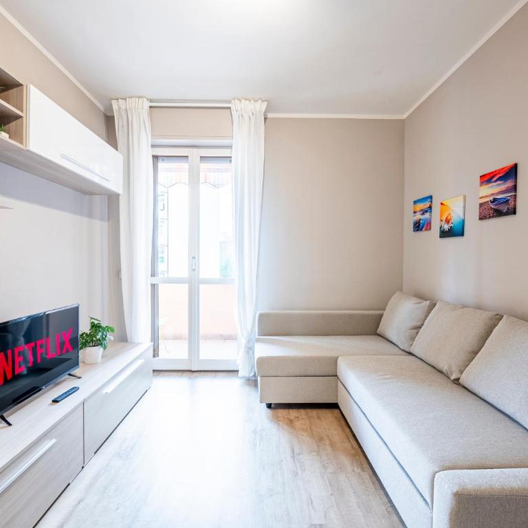 Homiday- Light Flat - Free Parking - One-Bedroom Apartment - 4