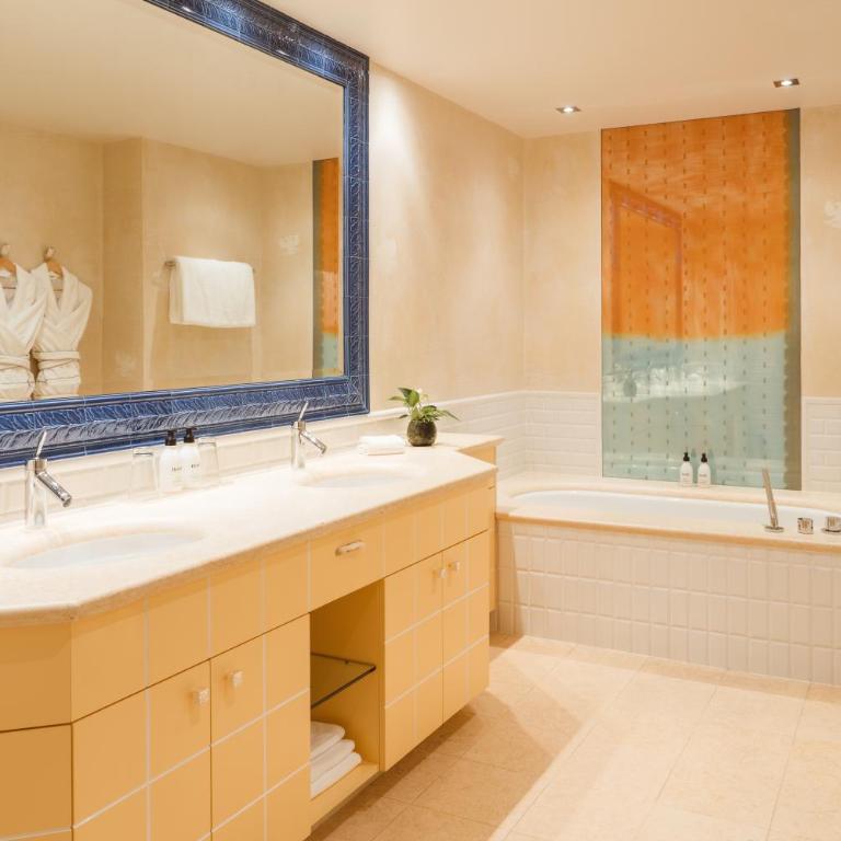 Carlton Hotel St Moritz - The Leading Hotels of the World - Deluxe Junior Suite mit Seeblick - 11