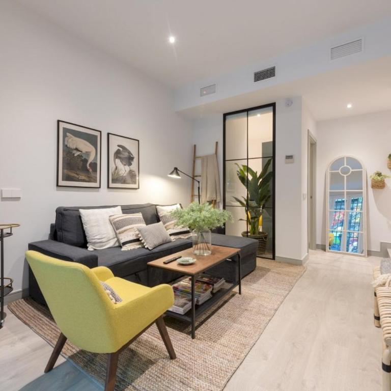 Stylish Renewed 3min to Gran Via-2B2BT - Apartment - 3