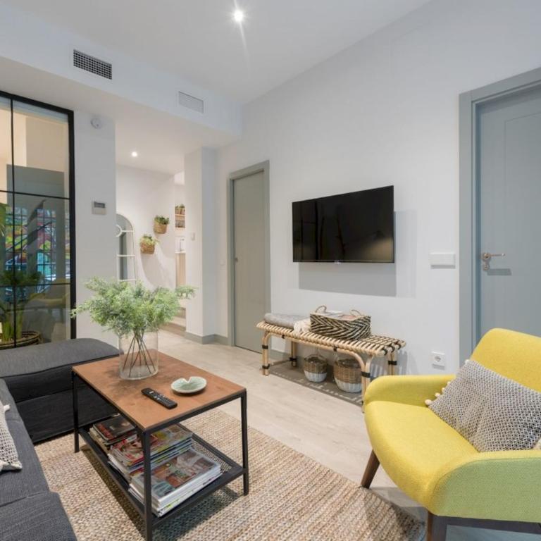Stylish Renewed 3min to Gran Via-2B2BT - Apartment - 4
