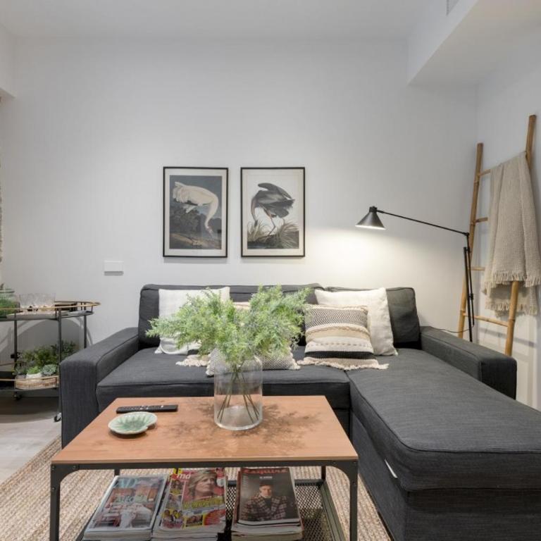 Stylish Renewed 3min to Gran Via-2B2BT - Apartment - 5