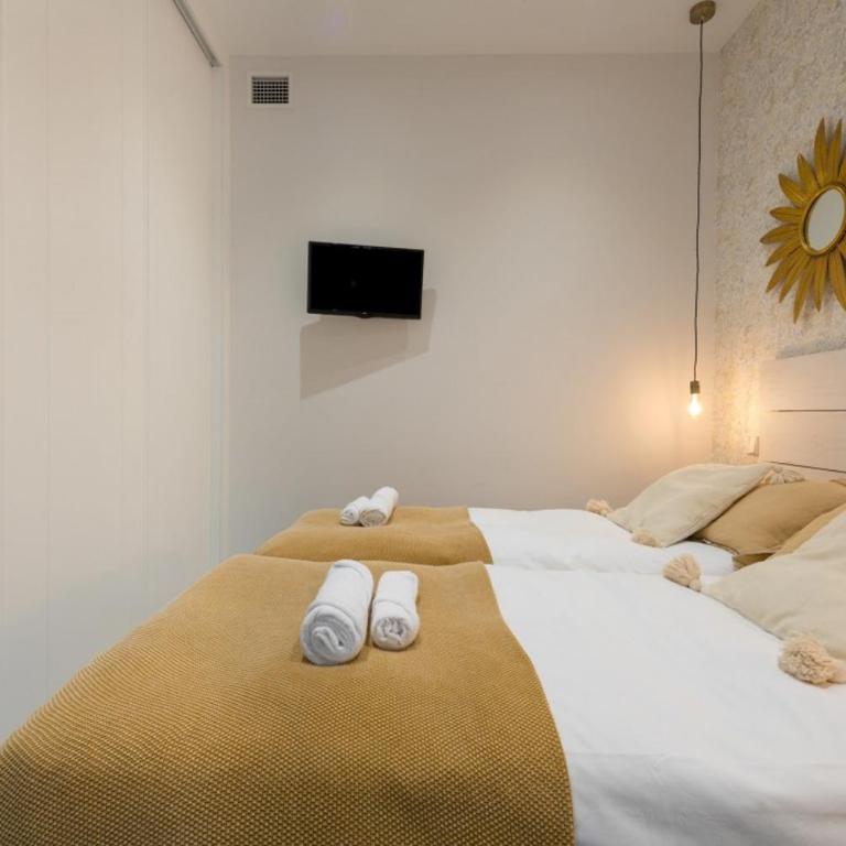 Stylish Renewed 3min to Gran Via-2B2BT - Apartment - 15