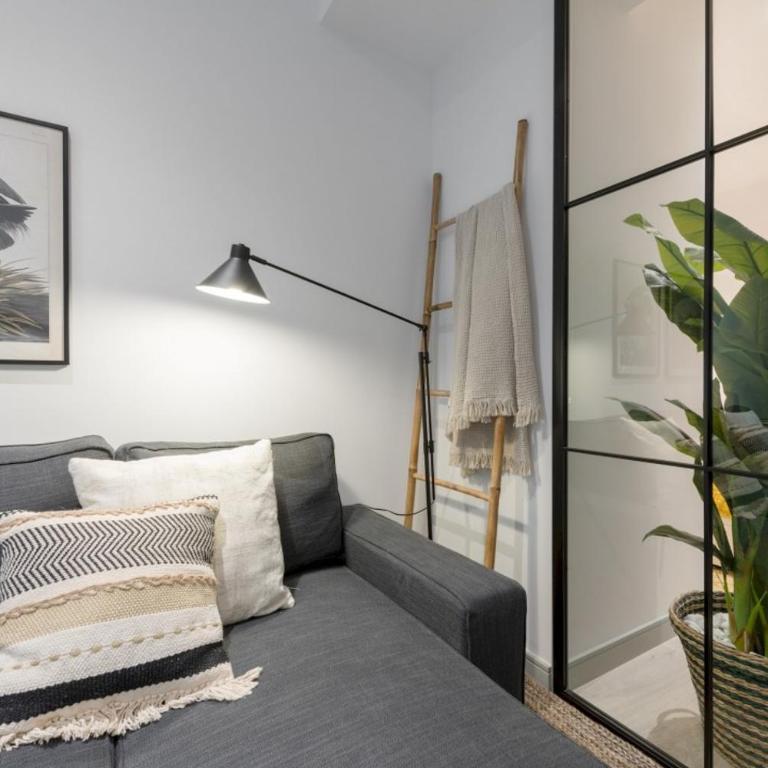 Stylish Renewed 3min to Gran Via-2B2BT - Apartment - 19