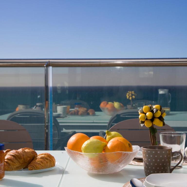 SUNSET CLIFFS 10 poniente BEACH BENIDORM VISTAS AL MAR - Three-Bedroom Apartment with Sea View - 24