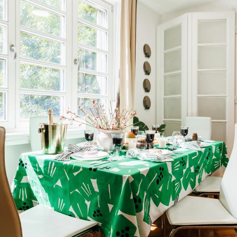 Chill Flow 110m2 with Balcony Old Town Renovated - Four-Bedroom Deluxe Apartment - 27