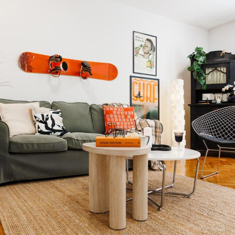Chill Flow 110m2 with Balcony Old Town Renovated - Four-Bedroom Deluxe Apartment - 2