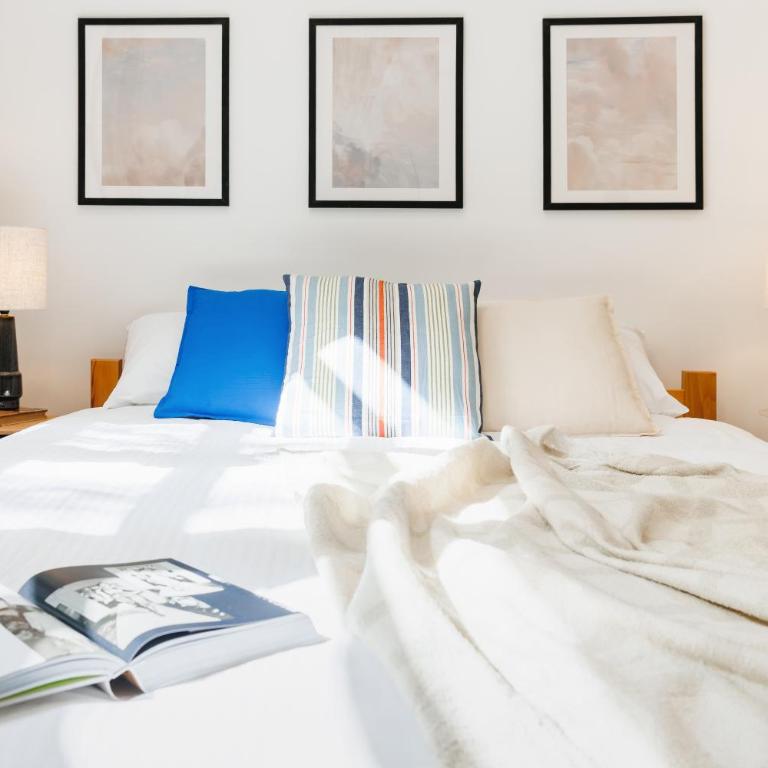 Chill Flow 110m2 with Balcony Old Town Renovated - Four-Bedroom Deluxe Apartment - 36