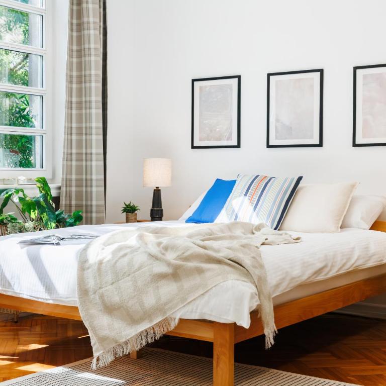 Chill Flow 110m2 with Balcony Old Town Renovated - Four-Bedroom Deluxe Apartment - 13