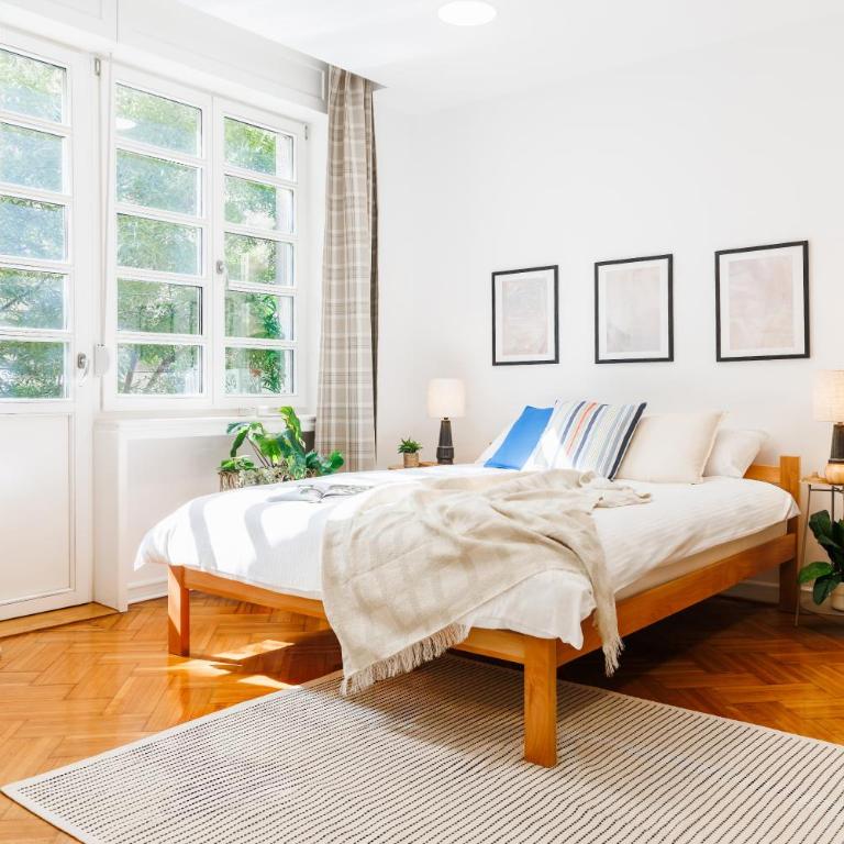 Chill Flow 110m2 with Balcony Old Town Renovated - Four-Bedroom Deluxe Apartment - 34