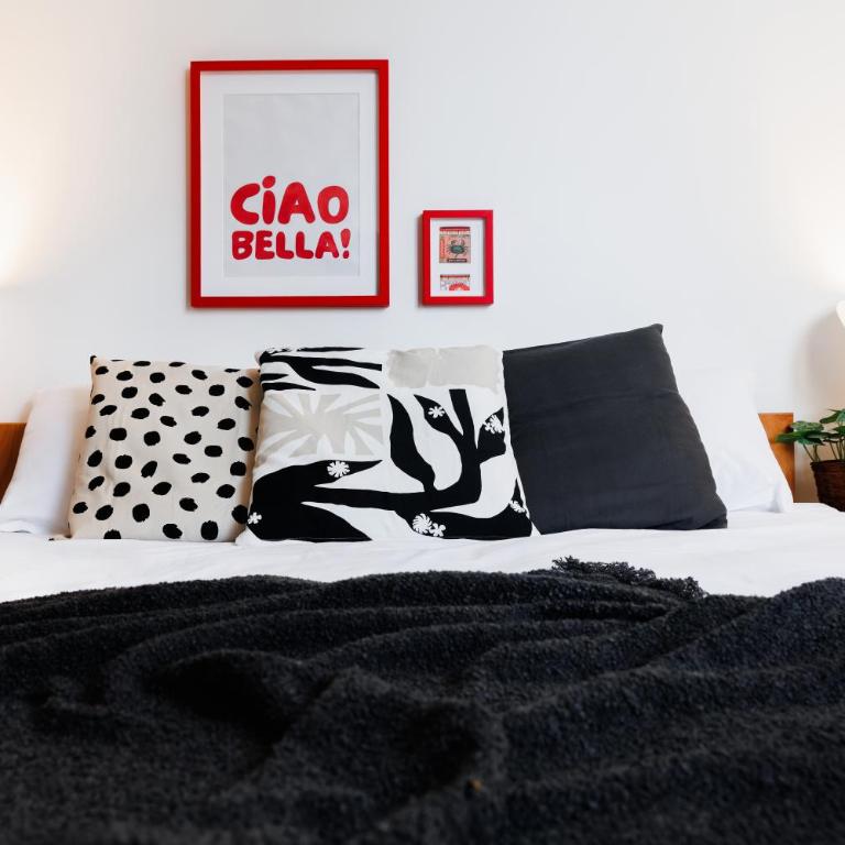 Chill Flow 110m2 with Balcony Old Town Renovated - Four-Bedroom Deluxe Apartment - 42