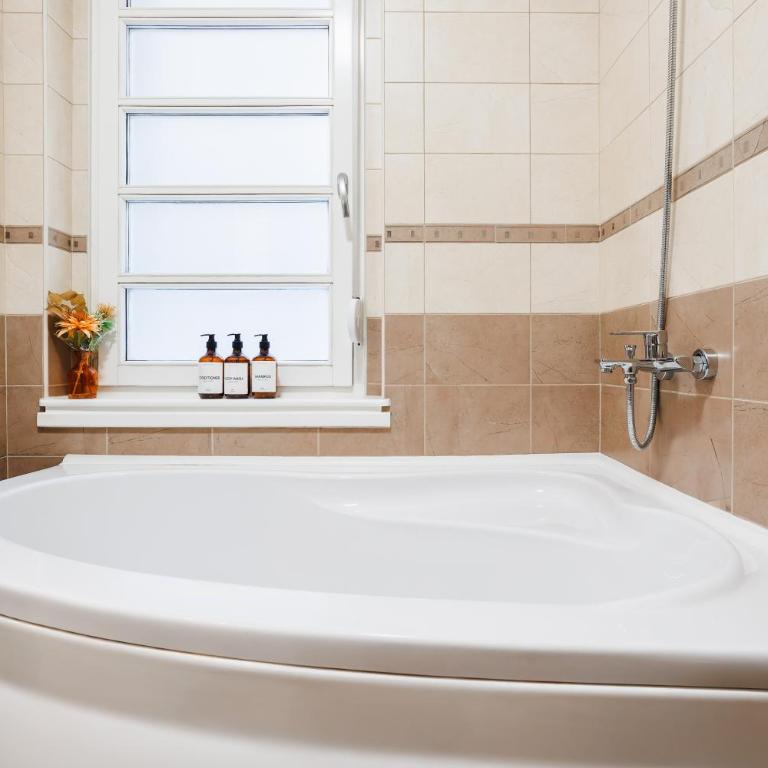 Chill Flow 110m2 with Balcony Old Town Renovated - Four-Bedroom Deluxe Apartment - 51